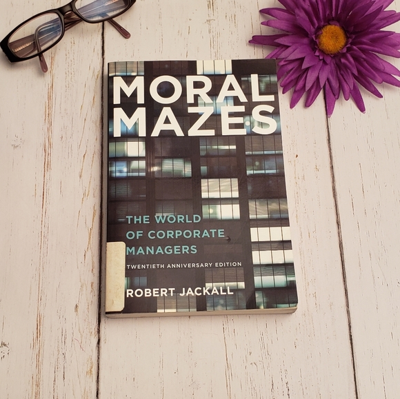 Moral Mazes: the World Corporate Managers - Picture 1 of 3